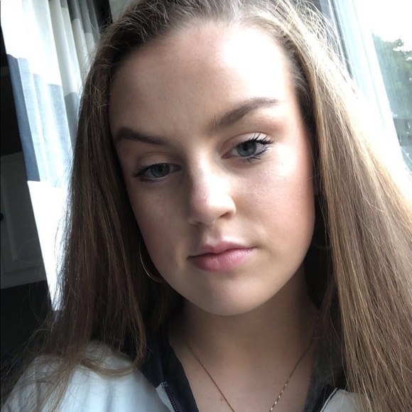 Meet your Posher, Ava - Picture 1 of 1